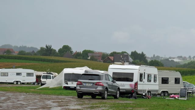 Autos und Wohnwagen Autos und Wohnwagen