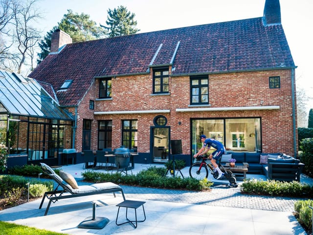 Mathieu van der Poel in seinem Garten