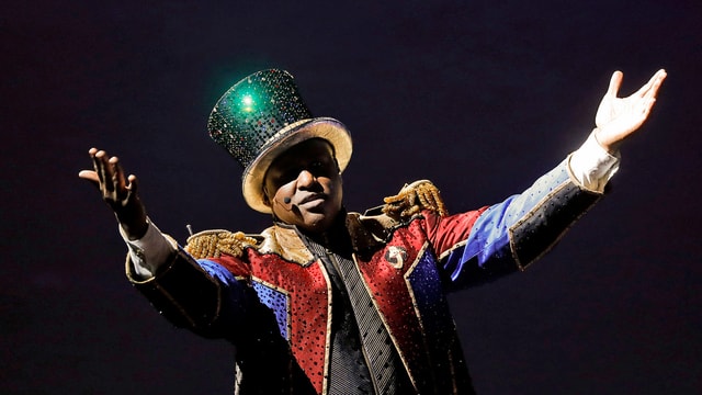 Der Zirkus-Ansager Jonathan Lee Iverson. Der Zirkus-Ansager Jonathan Lee Iverson.
