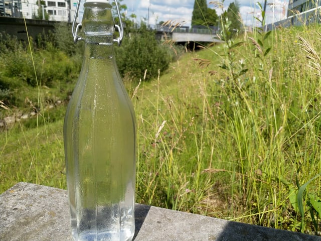 "Schwitzende" Glasflasche "Schwitzende" Glasflasche