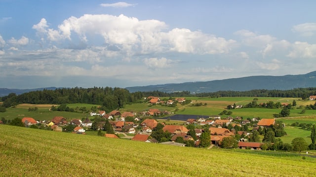 Ein kleines Dorf mitten im Grünen. Ein kleines Dorf mitten im Grünen.
