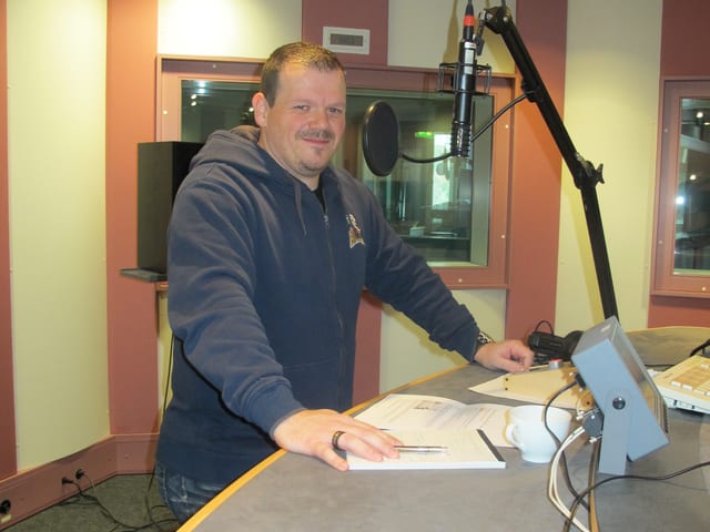Fabian Bächli im Interview im Studio des Regionaljournals Aargau Solothurn von Radio SRF. Fabian Bächli im Interview im Studio des Regionaljournals Aargau Solothurn von Radio SRF.