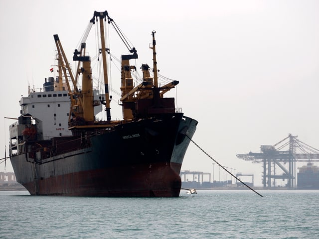 Schiff an einem südjemenitischen Hafen Schiff an einem südjemenitischen Hafen