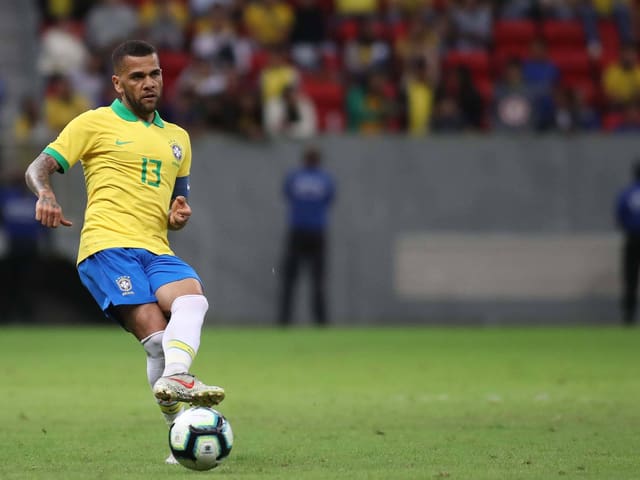 Dani Alves ist zurzeit vereinslos. Dani Alves ist zurzeit vereinslos.