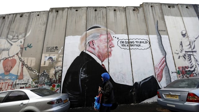 Graffiti an israelischer Grenzmauer zeigt Trump Graffiti an israelischer Grenzmauer zeigt Trump