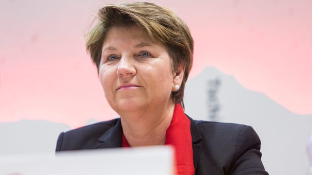 Frau in Anzug im Porträt. Frau in Anzug im Porträt.