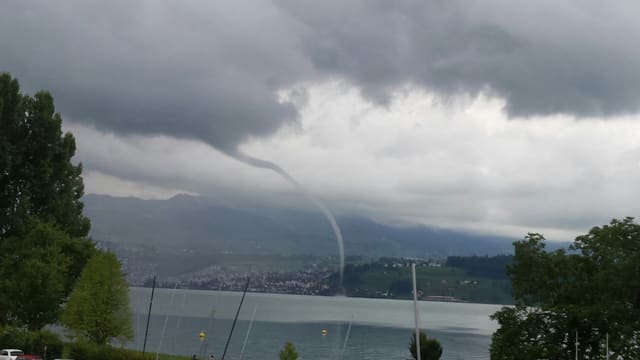Am 5. September sorgte eine Wasserhose am Zürichsee für Spektakel. Am 5. September sorgte eine Wasserhose am Zürichsee für Spektakel.