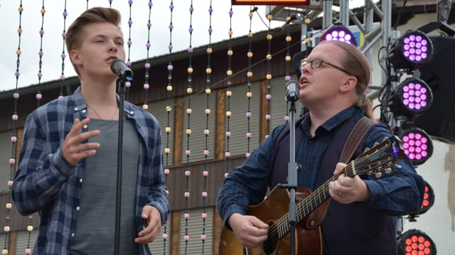 Singen mit mit viel Gefühl - Angelo Kelly und Sohn.