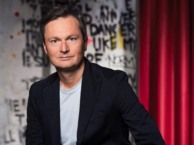 Julian Schütt blickt in die Kamera. Julian Schütt blickt in die Kamera.