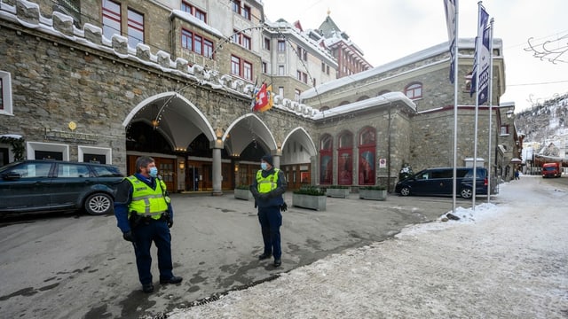 Badrutt's palace with the police. Badrutt's palace with the police.