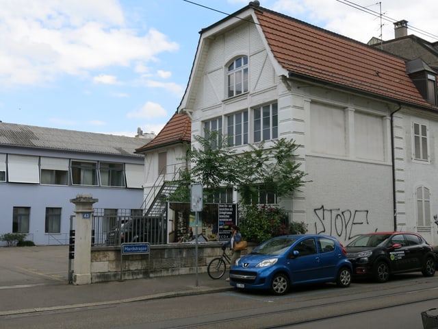 Aussenbild eines älteren Gebäudes aus dem 19. Jahrhundert.