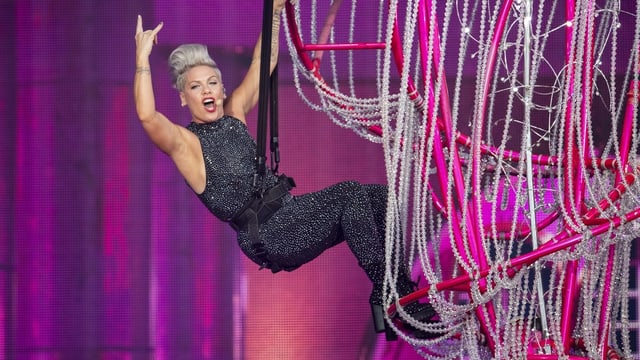 Konzertkritik Pink In Zurich Kronender Abschluss Der Stadionkonzert Saison Radio Srf 3 Srf