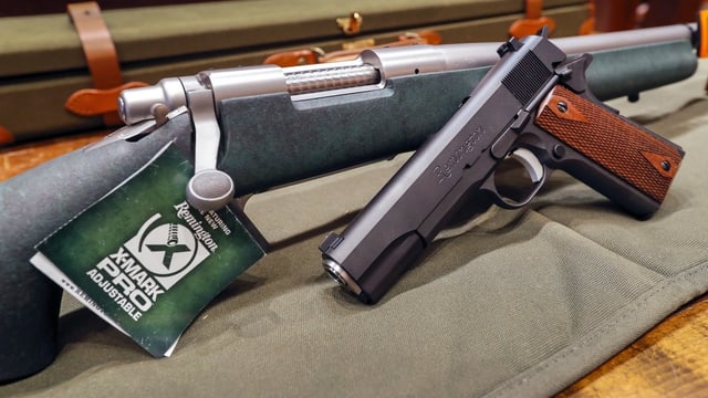 Waffen. Waffen.