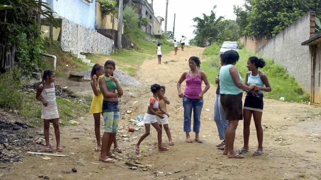 Frauen in einer Favela im Süden von Rio de Janeiro. Frauen in einer Favela im Süden von Rio de Janeiro.