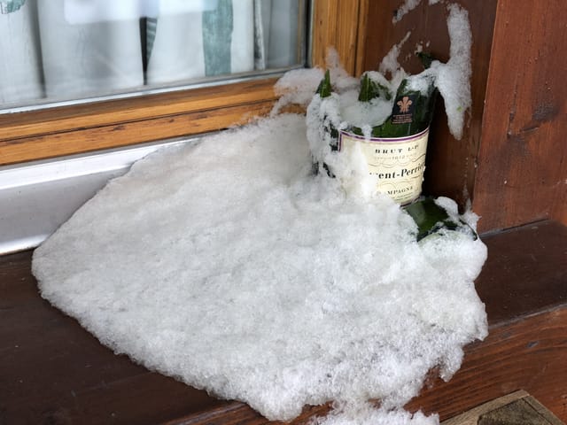 Eine zerbrochene Flasche.