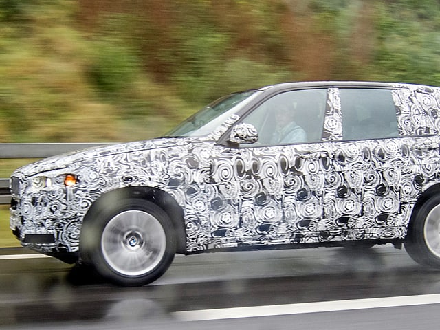Ein BMW mit weiss-schwarzen Mustern. Ein BMW mit weiss-schwarzen Mustern.