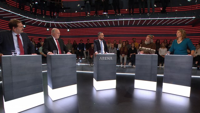 Duri Campell, Bundesrat Johann Schneider-Ammann, Armin Capaul und Tamara Fretz in der Arena. Duri Campell, Bundesrat Johann Schneider-Ammann, Armin Capaul und Tamara Fretz in der Arena.