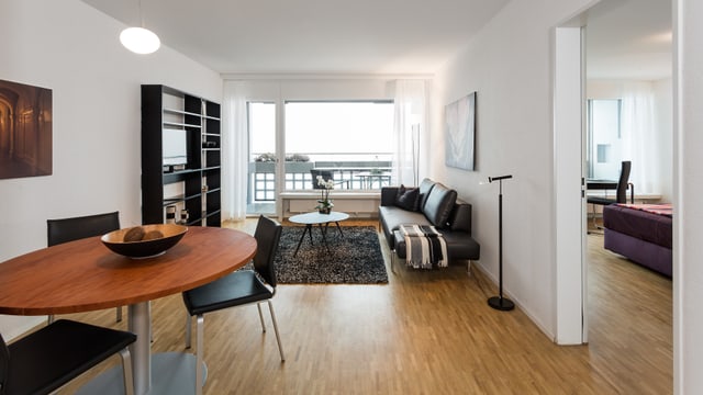 Ein modern eingerichtetes Zimmer. Ein modern eingerichtetes Zimmer.