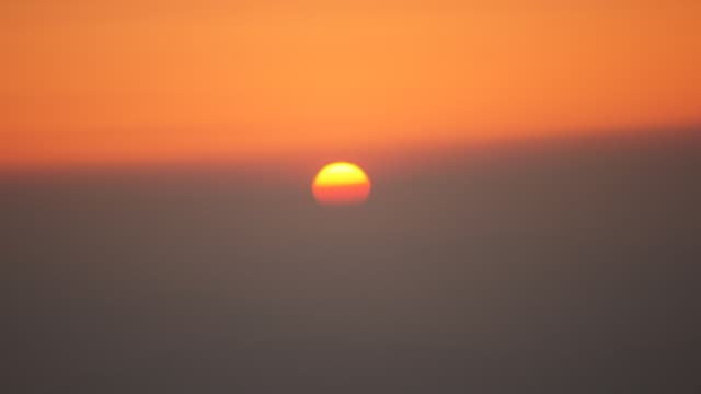 In der ersten Julihälfte war es oft wolkenlos. Sonnenaufgang am 17. Juli auf dem Säntis In der ersten Julihälfte war es oft wolkenlos. Sonnenaufgang am 17. Juli auf dem Säntis