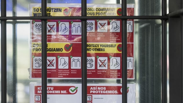 BAG-Plakat hinter Gittern.