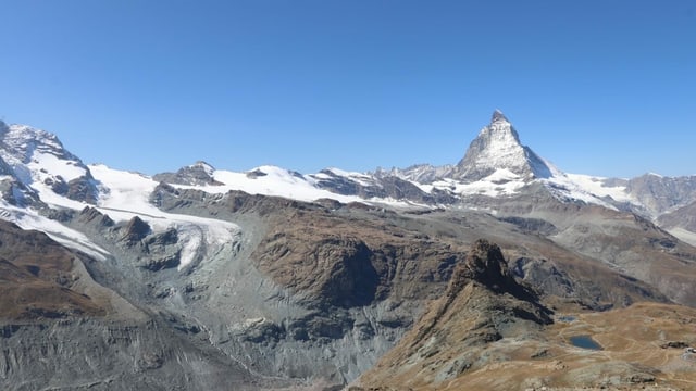 Blick auf das Matterhorn und die umgebende Gletscherwelt