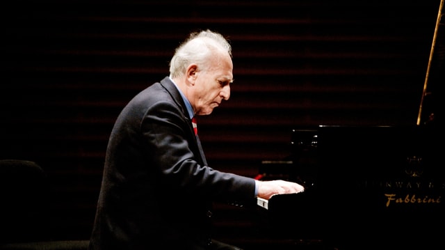 Video «Maurizio Pollini – von Meisterhand» abspielen Video «Maurizio Pollini – von Meisterhand» abspielen