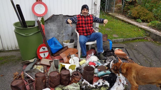 Marco Agostini mit Müllberg vor sich Marco Agostini mit Müllberg vor sich