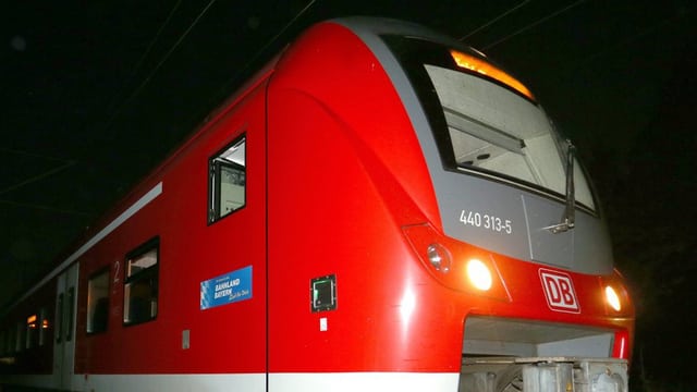 Der Regionalzug in Würzburg. Der Regionalzug in Würzburg.