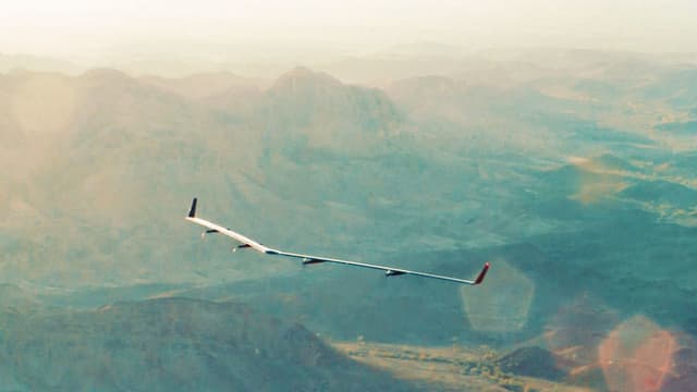 Drohne fliegt über Arizona. Drohne fliegt über Arizona.