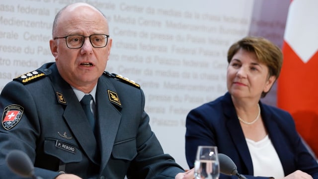 Amherd mit Armeechef Philippe Rebord. Amherd mit Armeechef Philippe Rebord.