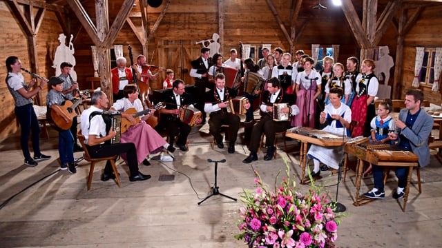 Die grosse Familienzusammenkunft im Potzmusig-Chalet Die grosse Familienzusammenkunft im Potzmusig-Chalet