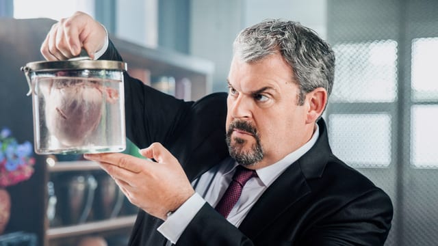Video «Die herzlose Leiche - Staffel 5, Folge 3» abspielen Video «Die herzlose Leiche - Staffel 5, Folge 3» abspielen