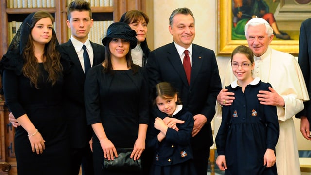 Orban mit seiner Famile. Orban mit seiner Famile.