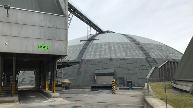 Grosser Kuppelbau für die Salzlagerung von aussen Grosser Kuppelbau für die Salzlagerung von aussen