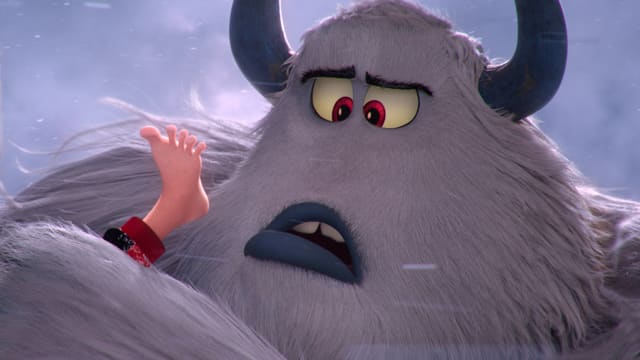 Ein Yeti inspiziert einen menschlichen Fuss. Ein Yeti inspiziert einen menschlichen Fuss.