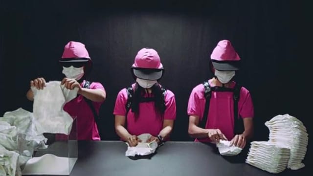 Video «Achtung! Experiment: Pinkeln was die Windel hält (48/52)» abspielen Video «Achtung! Experiment: Pinkeln was die Windel hält (48/52)» abspielen