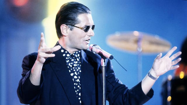 Falco vor dem Mikrofon. Falco vor dem Mikrofon.