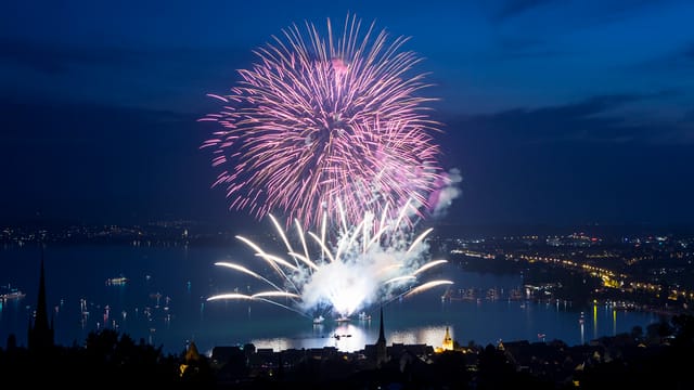 Feuerwerk über dem Zugersee Feuerwerk über dem Zugersee