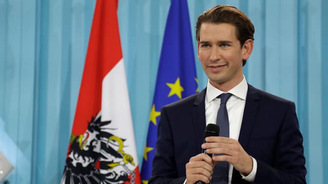 sebastian kurz mit mikro. sebastian kurz mit mikro.