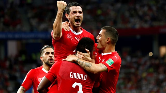 Jubelnder Blerim Dzemaili im rot-weissen Dress. Jubelnder Blerim Dzemaili im rot-weissen Dress.