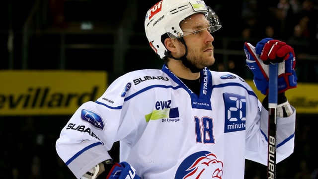 Eishockey-Spieler. Eishockey-Spieler.