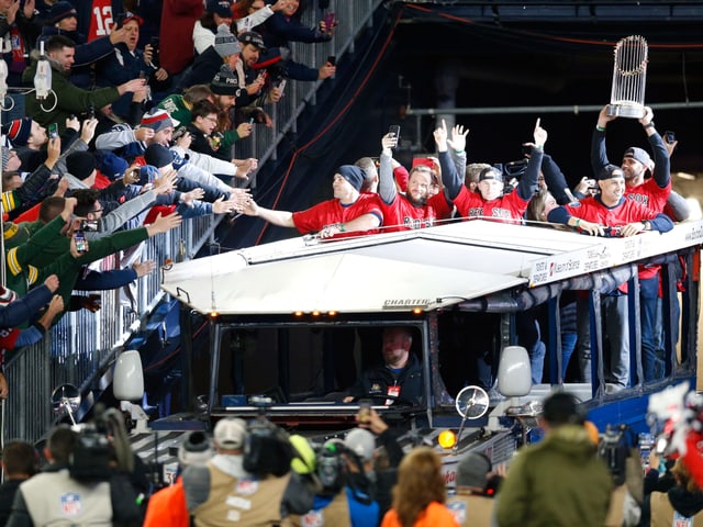 Die Baseballer bei einer Siegesparade. Die Baseballer bei einer Siegesparade.