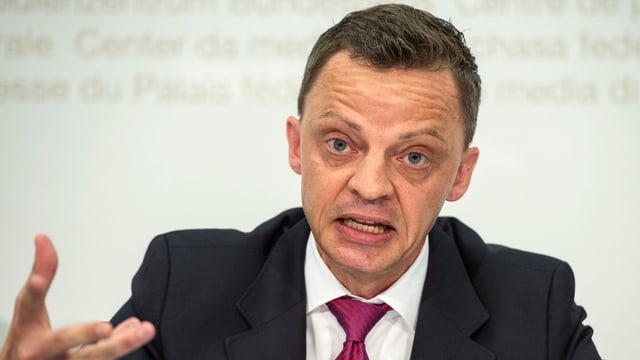 SVP-Kantonsrat Hans-Ueli Vogt, Professor für Wirtschaftsrecht an der Universität Zürich. SVP-Kantonsrat Hans-Ueli Vogt, Professor für Wirtschaftsrecht an der Universität Zürich.