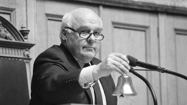 Bremi als Nationalratspräsident 1991. Bremi als Nationalratspräsident 1991.