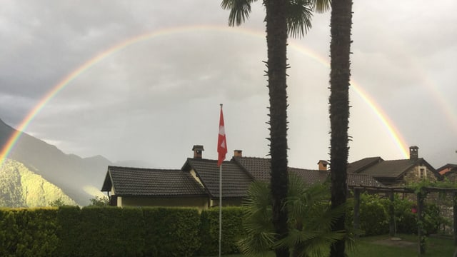 Schöner Regenboden im Valle Morobbia Schöner Regenboden im Valle Morobbia