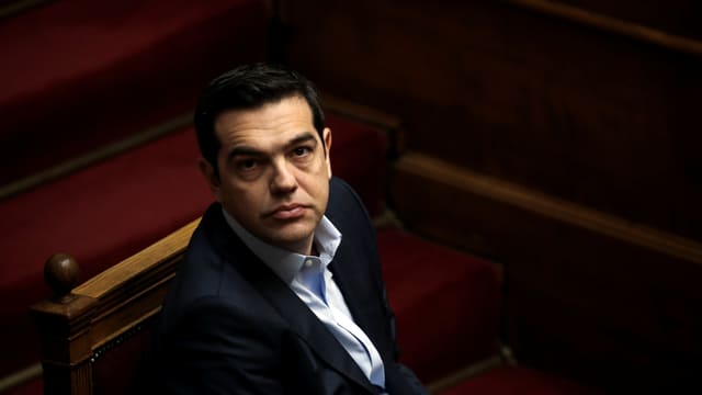 Tsipras blickt in die Kamera. Tsipras blickt in die Kamera.