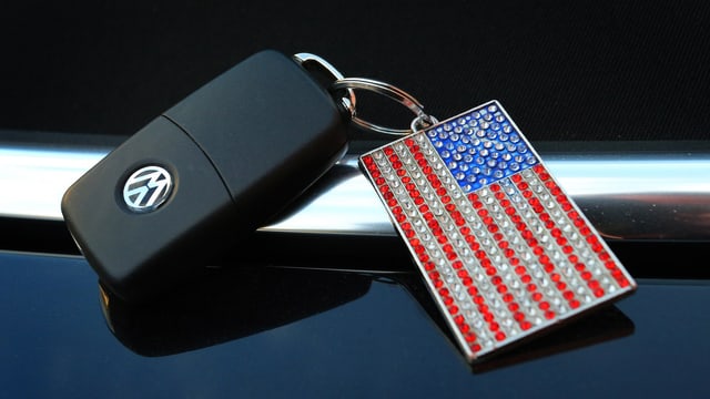 VW-Schlüssel mit Schlüsselanhänger in Form der US-Flagge VW-Schlüssel mit Schlüsselanhänger in Form der US-Flagge