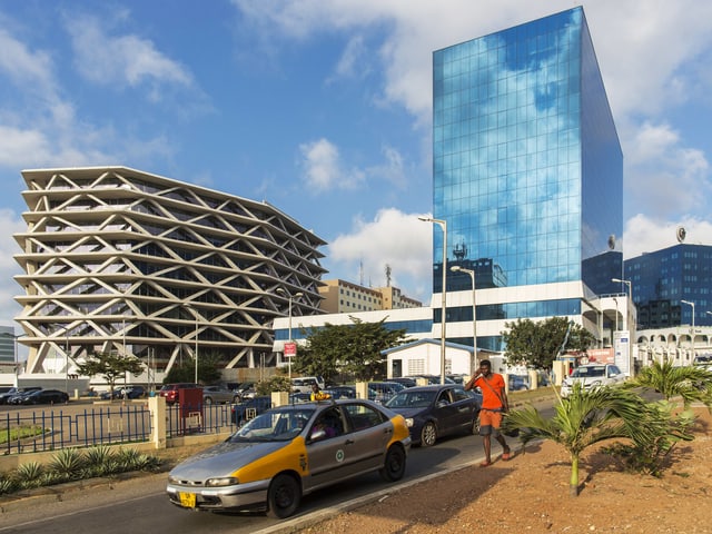 Hochhaus mit Glasfassade Hochhaus mit Glasfassade