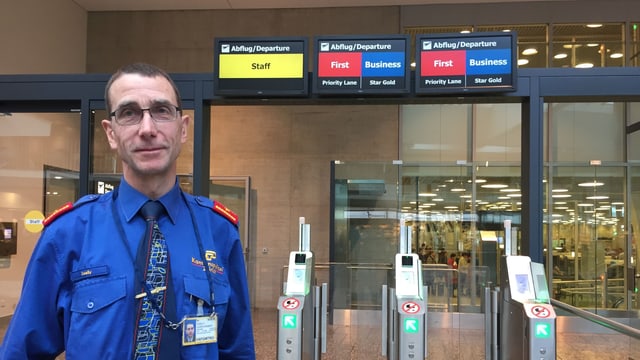 Ueli Zoelly, Chef der Flughafenpolizei, im Interview (22.3.2016)