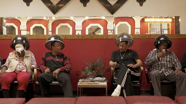 Video «Beim Friseur in den USA: Detroit» abspielen Video «Beim Friseur in den USA: Detroit» abspielen